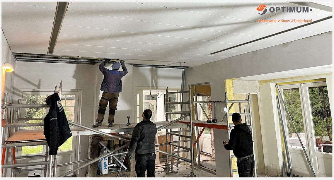 Optimum Contractors renovation team working on a project in The Hague